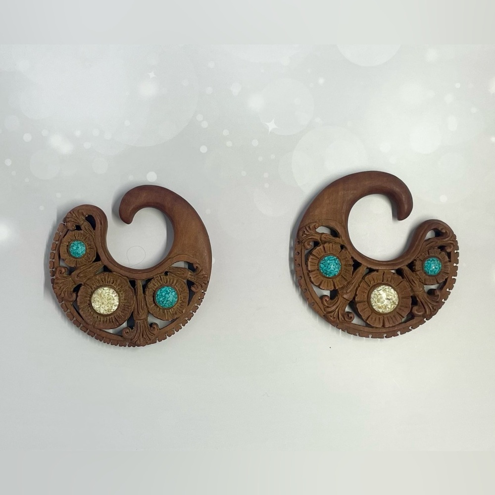 Carved Wooden Floral Plugs 3/4 inch with turquoise